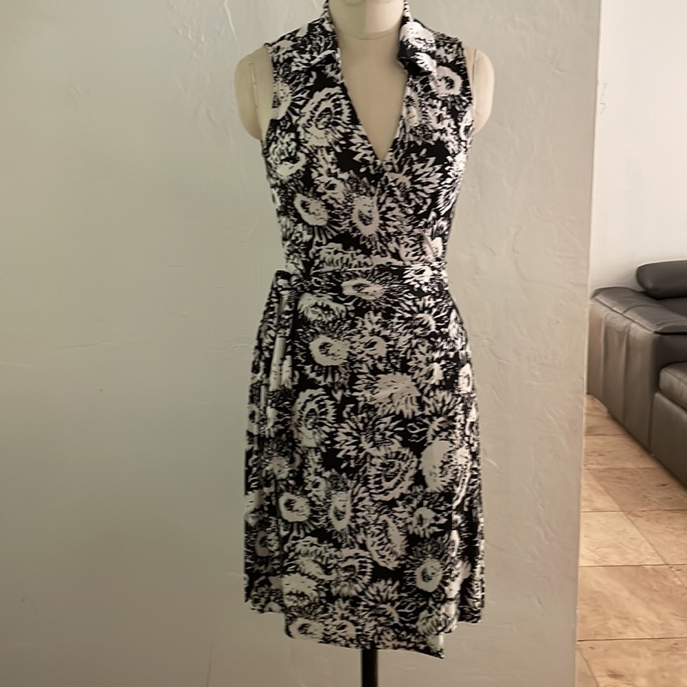 DVF CLASSIC WRAP DRESS (reposh) Current yet Timeless✨